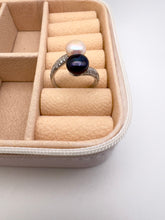 Load image into Gallery viewer, Black and white pearl adjustable ring
