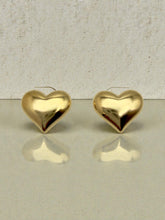 Load image into Gallery viewer, Classic stud heart earrings
