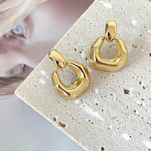 Load image into Gallery viewer, Organic medium earrings that dangles
