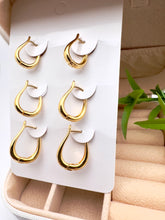 Load image into Gallery viewer, Set of 3 horseshoe shape earrings for 3 ear holes
