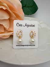Load image into Gallery viewer, Leaf cz base pearl earrings
