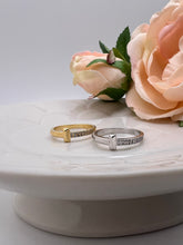 Load image into Gallery viewer, Delicate Tify inspired wedding ring

