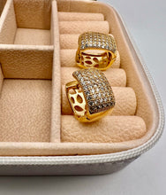 Load image into Gallery viewer, Thick cz studded square elegant earrings
