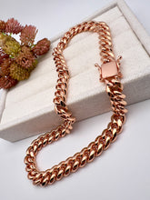 Load image into Gallery viewer, Bold Statement link chain rose  necklace
