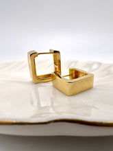 Load image into Gallery viewer, Square clip-on gold plated earrings
