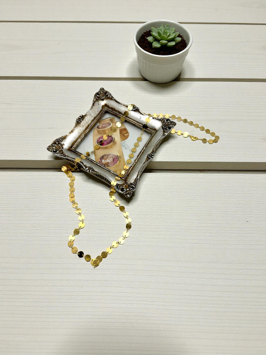 Plain medals in sequence long necklace