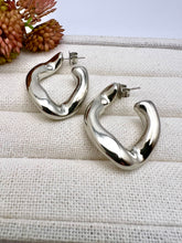 Load image into Gallery viewer, Light twisted push back hoop earrings
