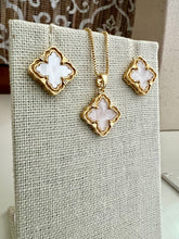 Load image into Gallery viewer, Clover inspired Van Cley jewelry set
