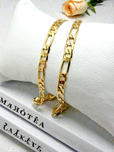 Load image into Gallery viewer, Classic medium figaro chain 3x1 bracelet
