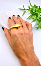 Load image into Gallery viewer, Organic double finger Seductive Collection ring
