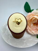 Load image into Gallery viewer, Smooth ring with a full heart
