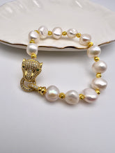 Load image into Gallery viewer, Freshwater pearl bracelet with jaguar cz clasp
