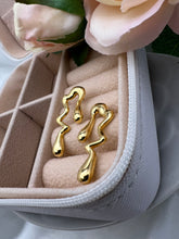 Load image into Gallery viewer, Organic open drop earrings
