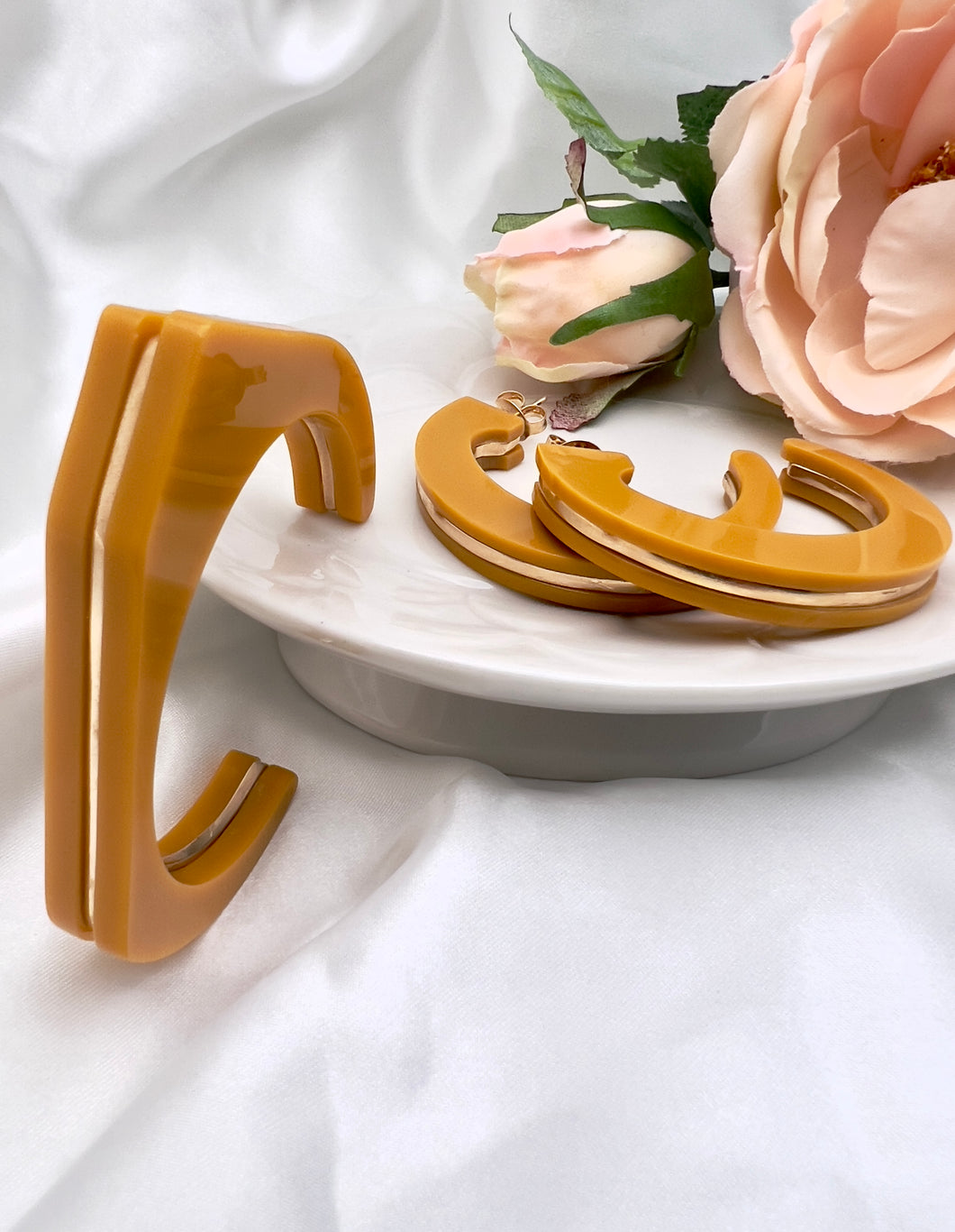 Geometric acrylic and gold detail Zenith bracelet