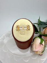 Load image into Gallery viewer, Luxury ring famous navete and cz links
