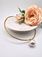 Load image into Gallery viewer, Big pearl snake choker necklace
