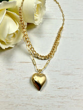 Load image into Gallery viewer, Carryer and grumet chain heart pendant necklace
