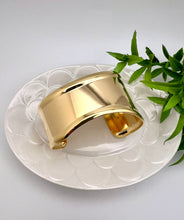 Load image into Gallery viewer, Exclusive design organic Seductive Collection bracelet
