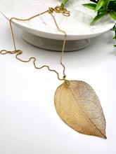 Load image into Gallery viewer, Long lace leaf pendant necklace
