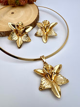 Load image into Gallery viewer, Orchid statement seductive choker necklace
