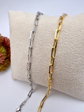 Load image into Gallery viewer, Classic medium carryer link bracelet
