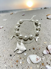 Load image into Gallery viewer, Double fish bracelet pearl and grumet chain
