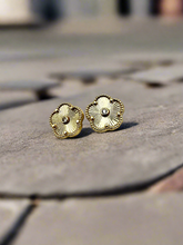 Load image into Gallery viewer, Lucky clover cz in the middle earrings
