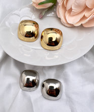 Load image into Gallery viewer, Button square bold Seductive earrings
