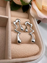 Load image into Gallery viewer, Organic open drop earrings
