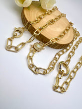 Load image into Gallery viewer, Equal links clasp options short necklace
