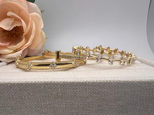 Load image into Gallery viewer, Open spring bracelet with diamond zirconia baguettes
