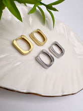 Load image into Gallery viewer, Basic matte square hoop earrings
