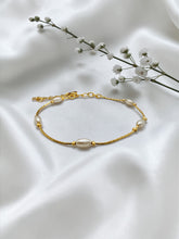 Load image into Gallery viewer, Rice pearl spaced bracelet

