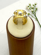 Load image into Gallery viewer, Adjustable organic Inlaid pearl ring
