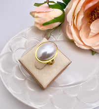 Load image into Gallery viewer, Oval pearl ring gold plated
