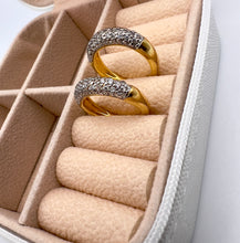 Load image into Gallery viewer, Classic wedding sideboard ring
