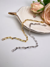 Load image into Gallery viewer, Classic medium carryer link bracelet
