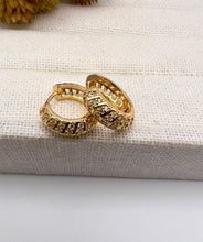 Load image into Gallery viewer, Misoni detail single hoop gold plated earrings
