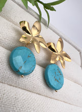 Load image into Gallery viewer, Turquoise jade coin flower base earrings
