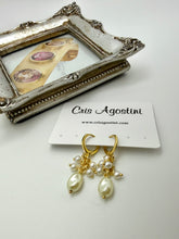 Load image into Gallery viewer, Hoop earrings with clusters of pearls
