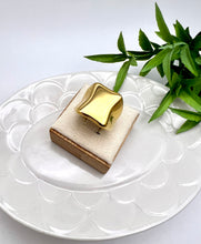 Load image into Gallery viewer, Rectangular classic ring

