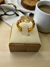 Load image into Gallery viewer, Elegant snake-shaped ring in a luxury design
