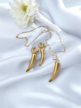 Load image into Gallery viewer, Maxi saber tooth long necklace
