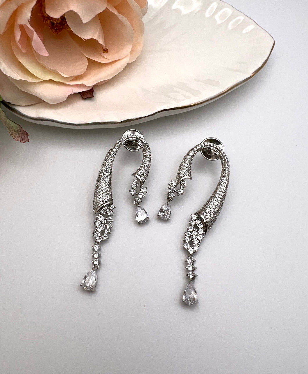 Waterfall style party earrings