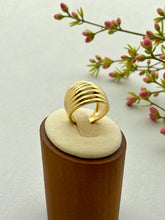 Load image into Gallery viewer, Domed ring striped details
