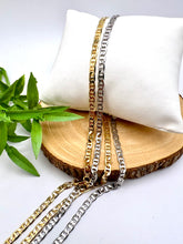 Load image into Gallery viewer, Piastrine interlock links polished chain necklace
