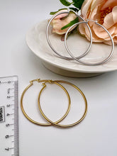Load image into Gallery viewer, Classic hoop earrings 2.25&#39; click closure
