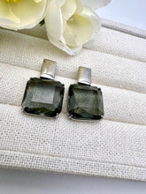 Load image into Gallery viewer, Smoked square crystal earrings
