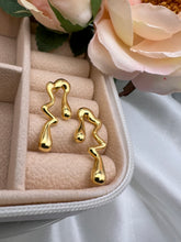 Load image into Gallery viewer, Organic open drop earrings
