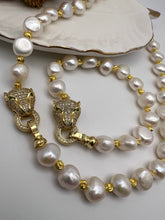 Load image into Gallery viewer, Freshwater pearl with jaguar clasp necklace
